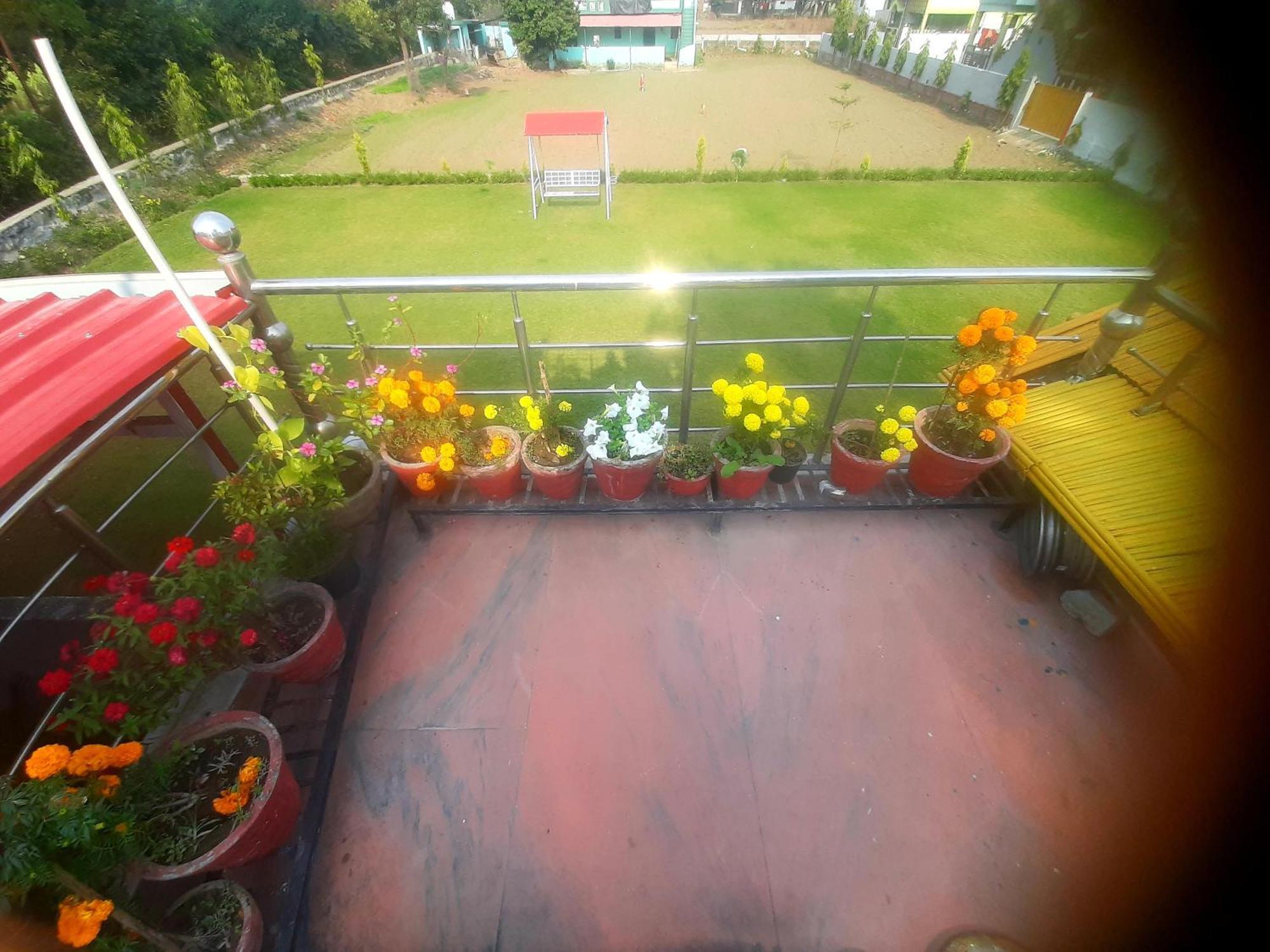 Nandini Homestay Dehradun Bagian luar foto